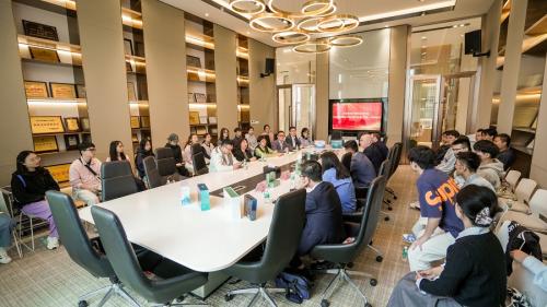 跨国交流启新篇，，，，共探产学研新路径